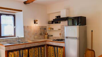 Refrigerador, microondas, horno, placa de cocina