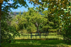 Outdoor dining - La Bastide du Claus - Vitaverde, gite Basilic (Cruis)