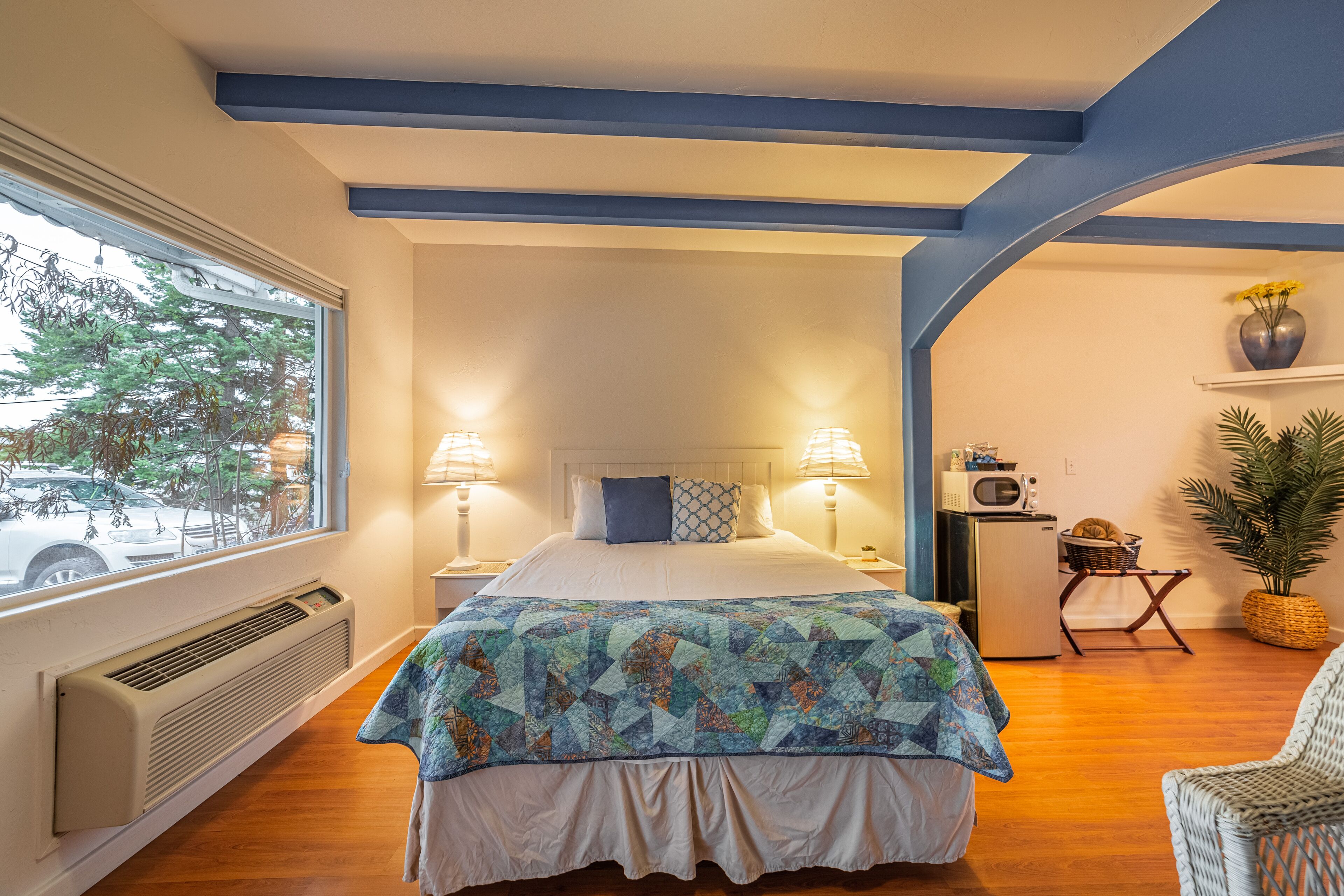 room, 1 queen bed, non smoking | 1 bedroom, memory-foam beds, individually decorated