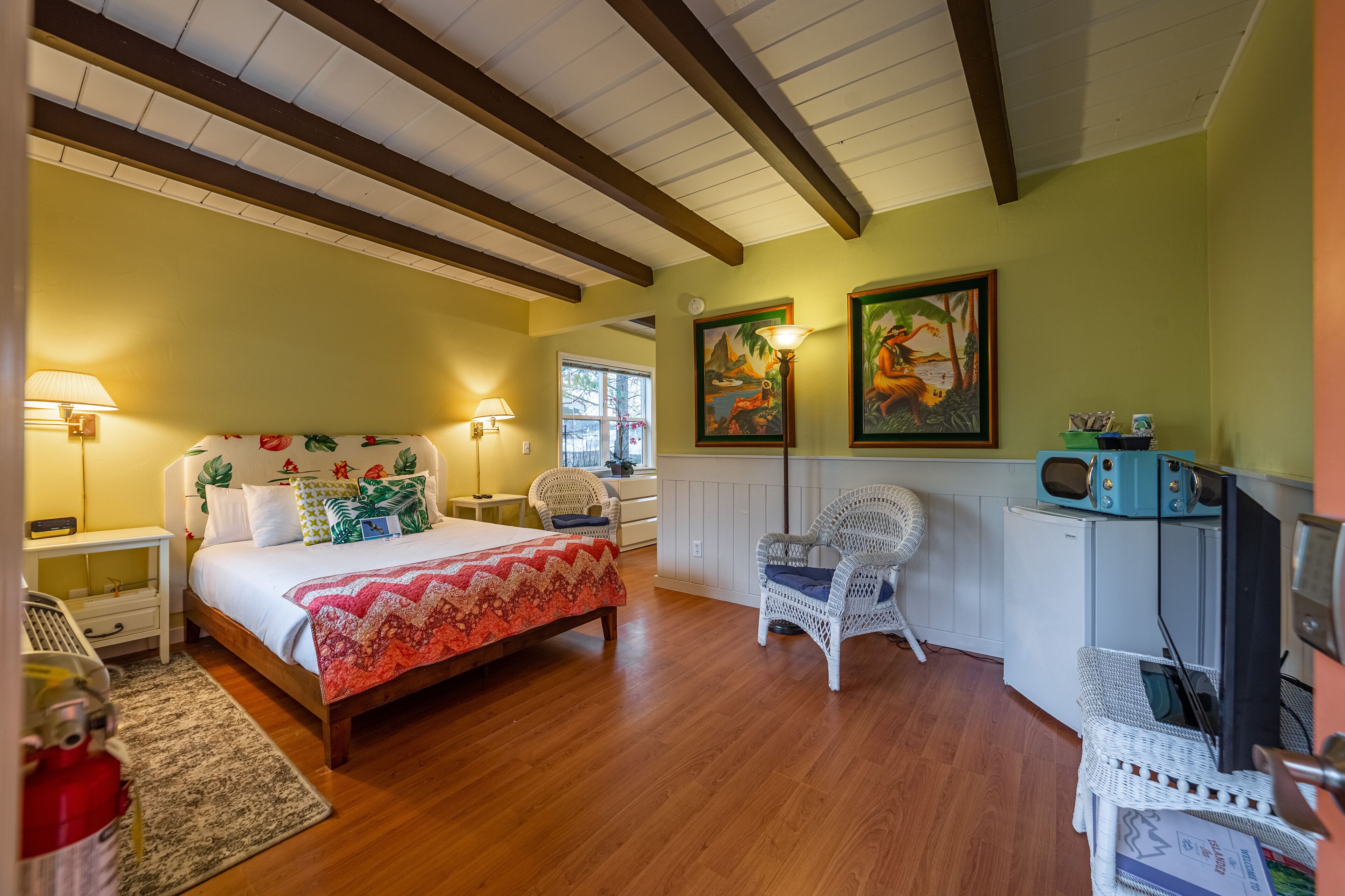 room, 1 queen bed, non smoking | 1 bedroom, memory-foam beds, individually decorated