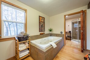 Room, 1 King Bed, Non Smoking | Memory foam beds, individually decorated, individually furnished