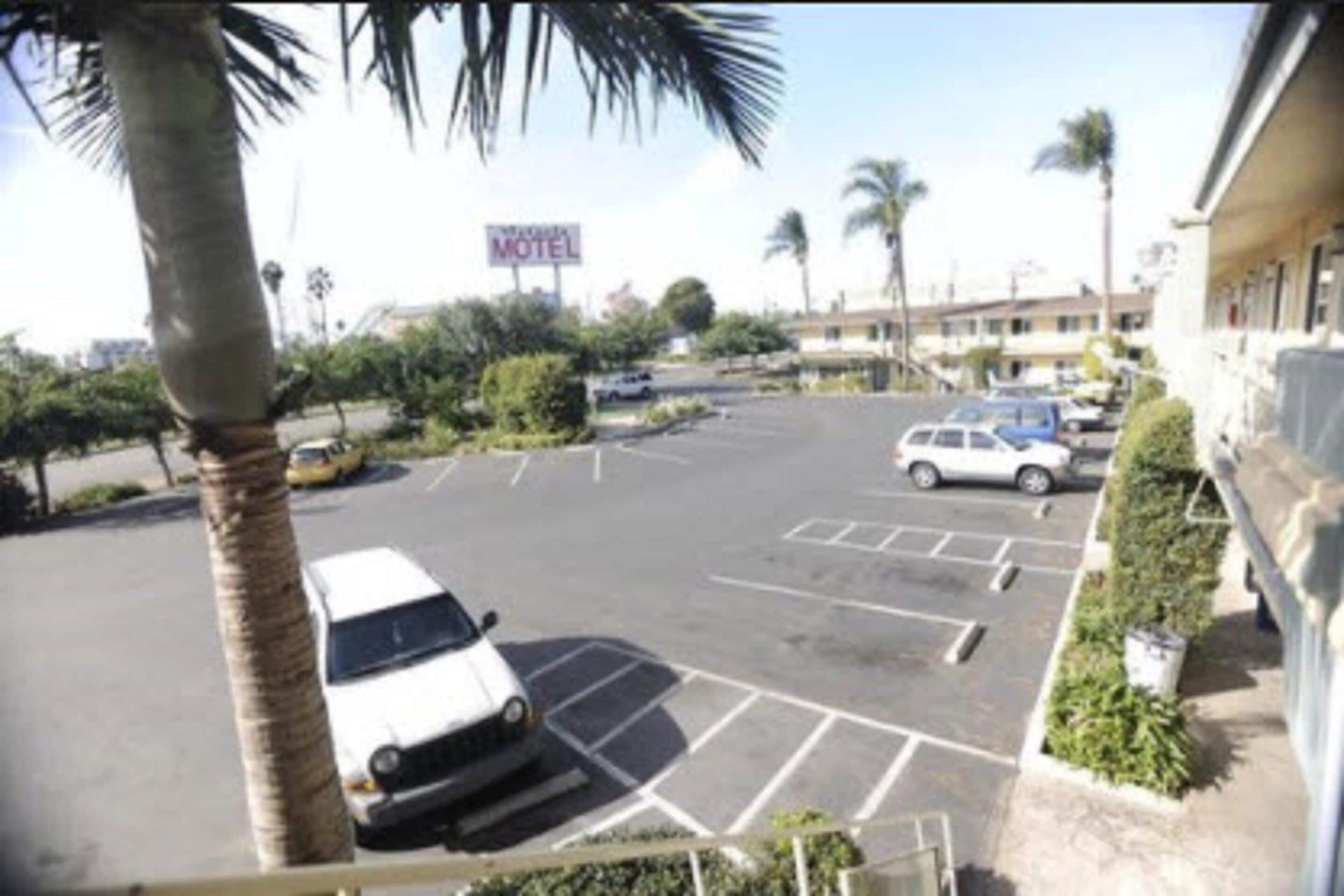 Bãi đậu xe tự phục vụ miễn phí 