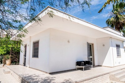 Two bedrooms villa with garden, barbecue (TL27)