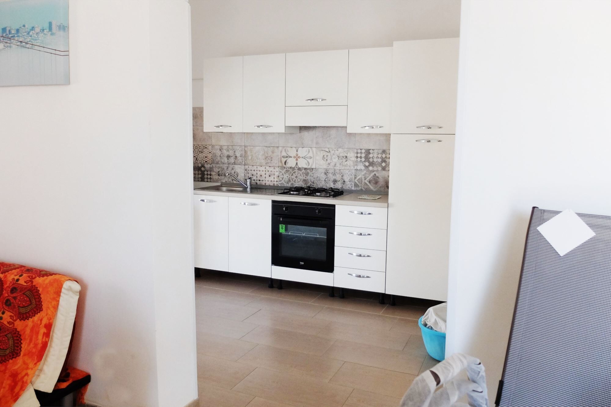 Réfrigérateur, four, plaque de cuisson, cafetière/bouilloire