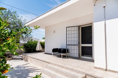 Two bedrooms villa with garden, barbecue (TL27)