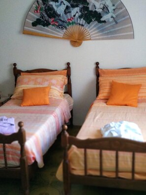 2 Schlafzimmer, Bügeleisen/Bügelbrett, Bettwäsche