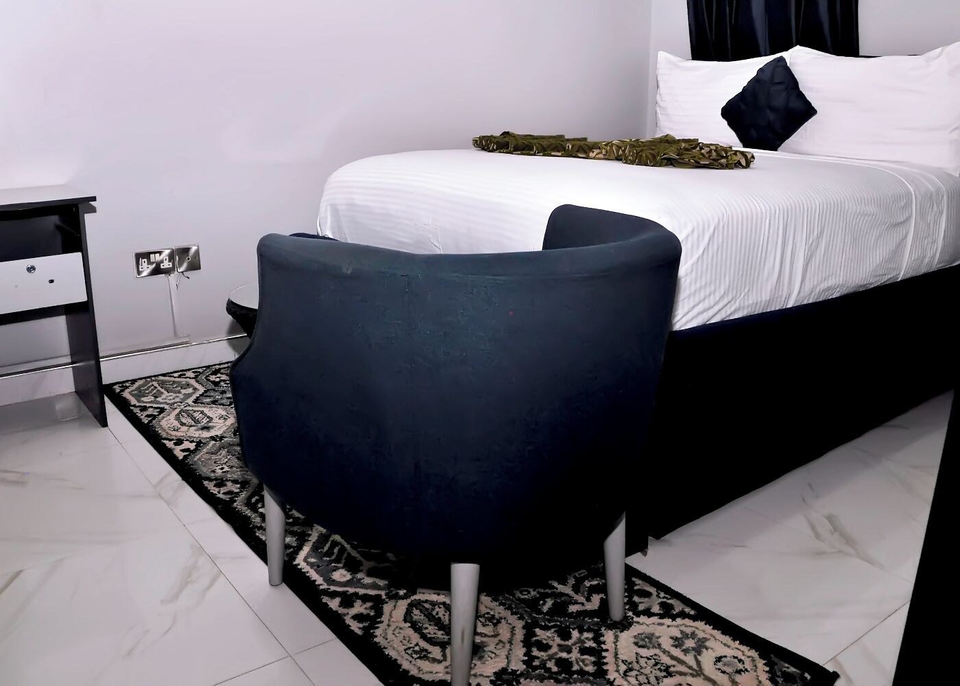 Quarto conforto | Lençóis italianos Frette, roupas de cama premium, camas Tempur-Pedic