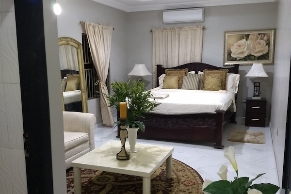 Suíte executiva | Lençóis italianos Frette, roupas de cama premium, camas Tempur-Pedic