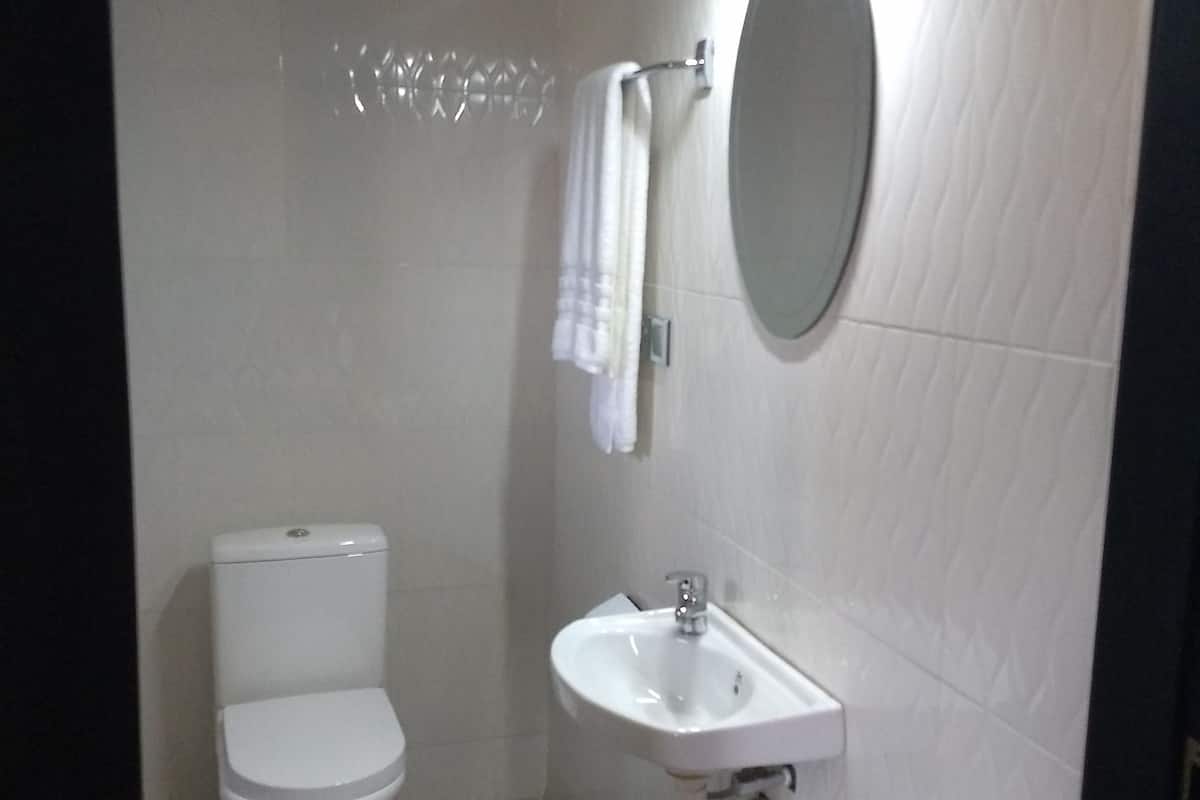standard room | bathroom | shower, rainfall showerhead, free toiletries, slippers