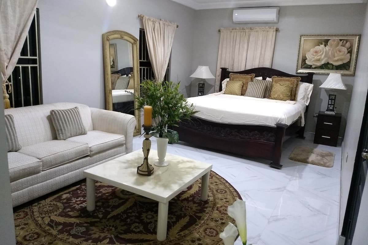 executive suite | 1 bedroom, frette italian sheets, premium bedding, tempur-pedic beds