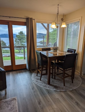 Water View Condo | In-room dining