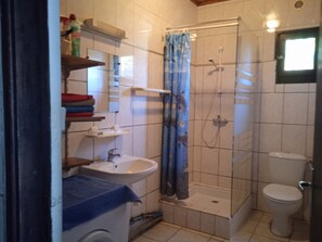 Hair dryer, towels, soap, toilet paper - La Rivière St Louis, 2-room apartment "Furnished tourist accommodation 3 *** (Le Ouaki)
