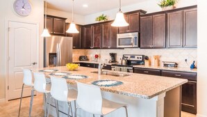 Maison en rangée, Plusieurs lits (Beautiful Windsor Villa) | Cuisine privée