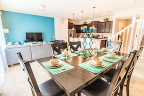 Townhome, Multiple Beds (Beautiful Windsor Villa) | In-room dining