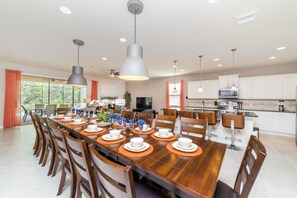 House, Multiple Beds (Beautiful 8 bedroom home-Private Pool) | In-room dining