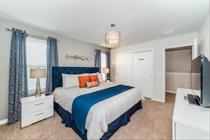 House, Multiple Beds (Beautiful 8 bedroom home-Private Pool)