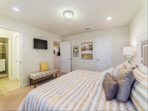 Apartment, Multiple Beds (Beautiful 5 bedroom Townhome with Pri) | 4 bedrooms