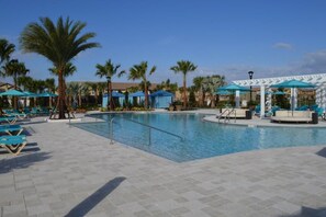 Outdoor pool - Splendid Windsor Home 5 Bedroom Townhome With Private Pool (Kissimmee)