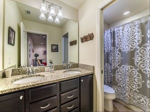 Bathroom - Splendid Windsor Home 5 Bedroom Townhome With Private Pool (Kissimmee)