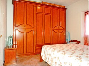 2 間睡房、房內夾萬、熨斗/熨衫板、免費 Wi-Fi