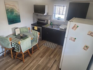 Dining - Central place, next to highway, smart tv+netflix+prime+wifi (Edmundston)