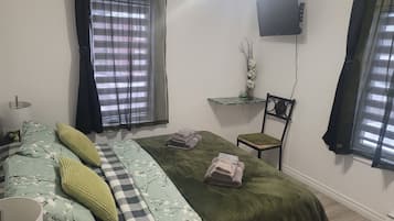 2 Schlafzimmer, Schreibtisch, Bügeleisen/Bügelbrett, WLAN