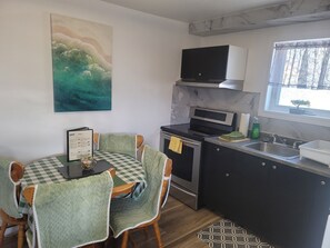 Dining - Central place, next to highway, smart tv+netflix+prime+wifi (Edmundston)