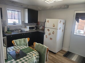 Fridge, microwave, oven, stovetop - Central place, next to highway, smart tv+netflix+prime+wifi (Edmundston)