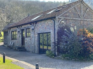 Exterior - Secluded converted Barn nestled on the North slopes of the Mendips. (Upper Langford)