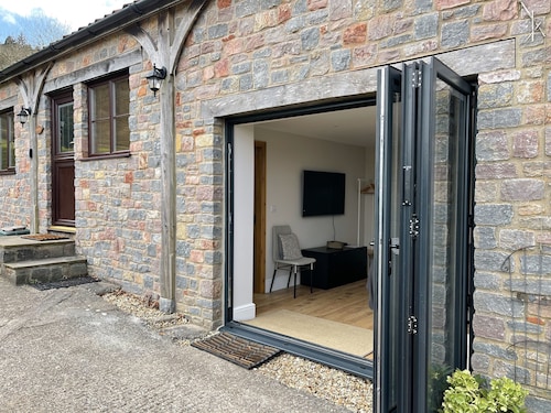 Secluded converted Barn nestled on the North slopes of the Mendips.