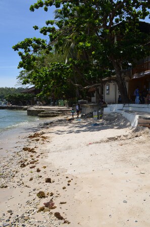 On the beach, scuba diving - Blue Lagoon Dive Resort (Puerto Galera)