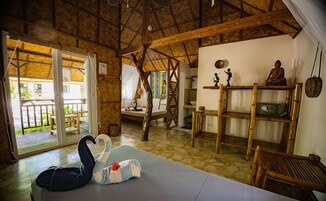 Habitación Confort doble, 1 cama doble | Caja fuerte, decoración individual, mobiliario individual