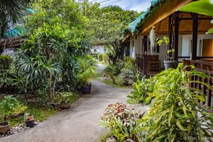 Habitación Confort doble, 1 cama doble | Vistas al jardín