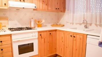 Refrigerador, microondas, horno y lavavajillas