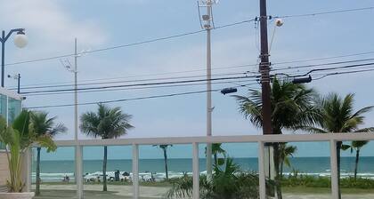 Jalka hiekkaan Praia Grandessa