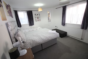 2 chambres, fer et planche Ă repasser, Wi-Fi, draps fournis