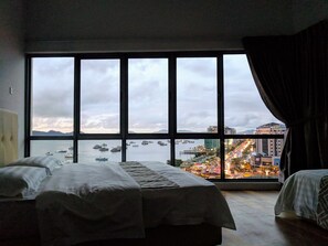 Appartement Premier, 4 chambres, vue sur la mer | Bureau, rideaux d’obscurcissement, fer et planche à repasser