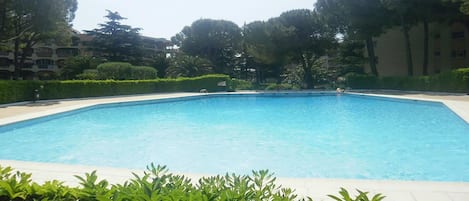 Piscine couverte, piscine extérieure