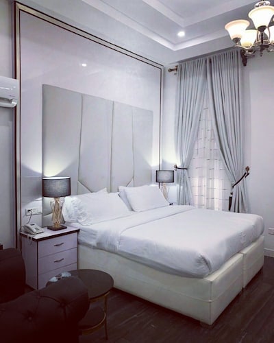 PoshLux Executive Hotel