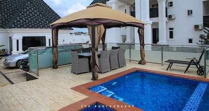 PoshLux Executive Hotel