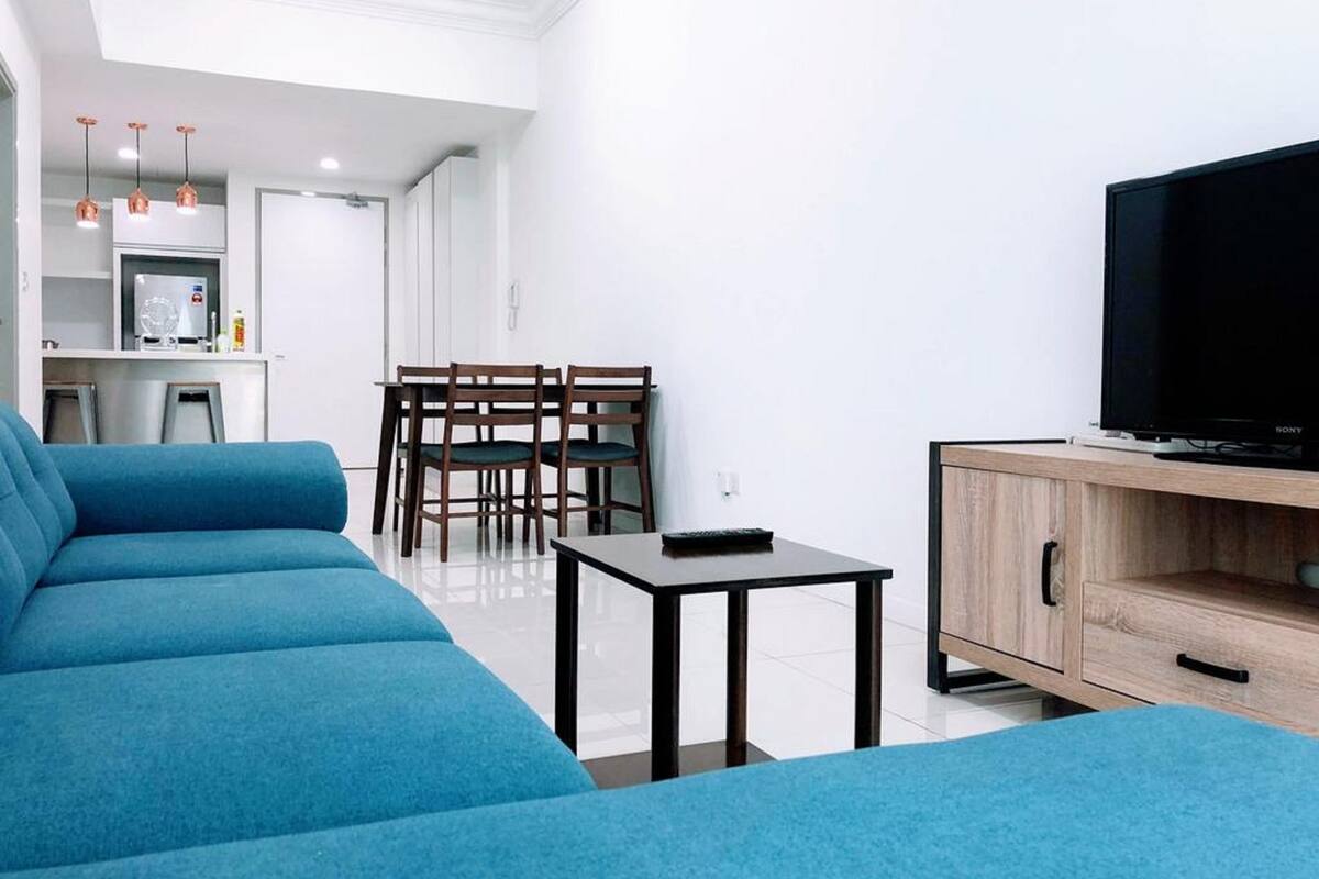 Apartamento, 2 habitaciones (#6) | Zona de estar | Una televisión LED