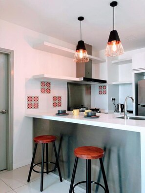 Departamento, 2 habitaciones (#3) | Cocina privada | Refrigerador con congelador, microondas, horno y parrilla de estufa 
