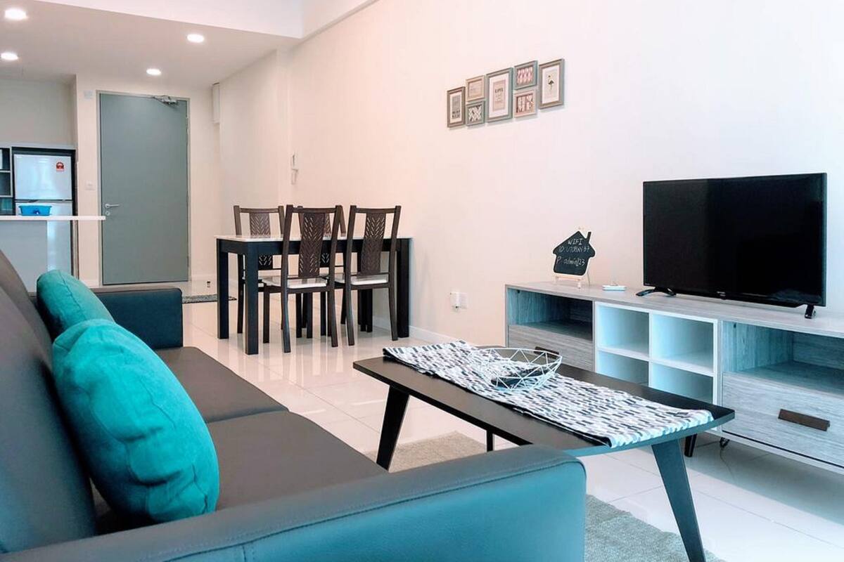 Apartamento, 2 habitaciones (#9) | Zona de estar | Una televisión LED