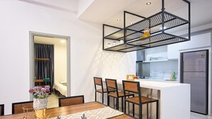 Appartement, 2 chambres (#7) | Restauration dans la chambre