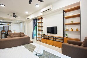 อพาร์ทเมนท์, 2 ห้องนอน (#7) | บริเวณนั่งเล่น | ทีวีจอแอลอีดี
