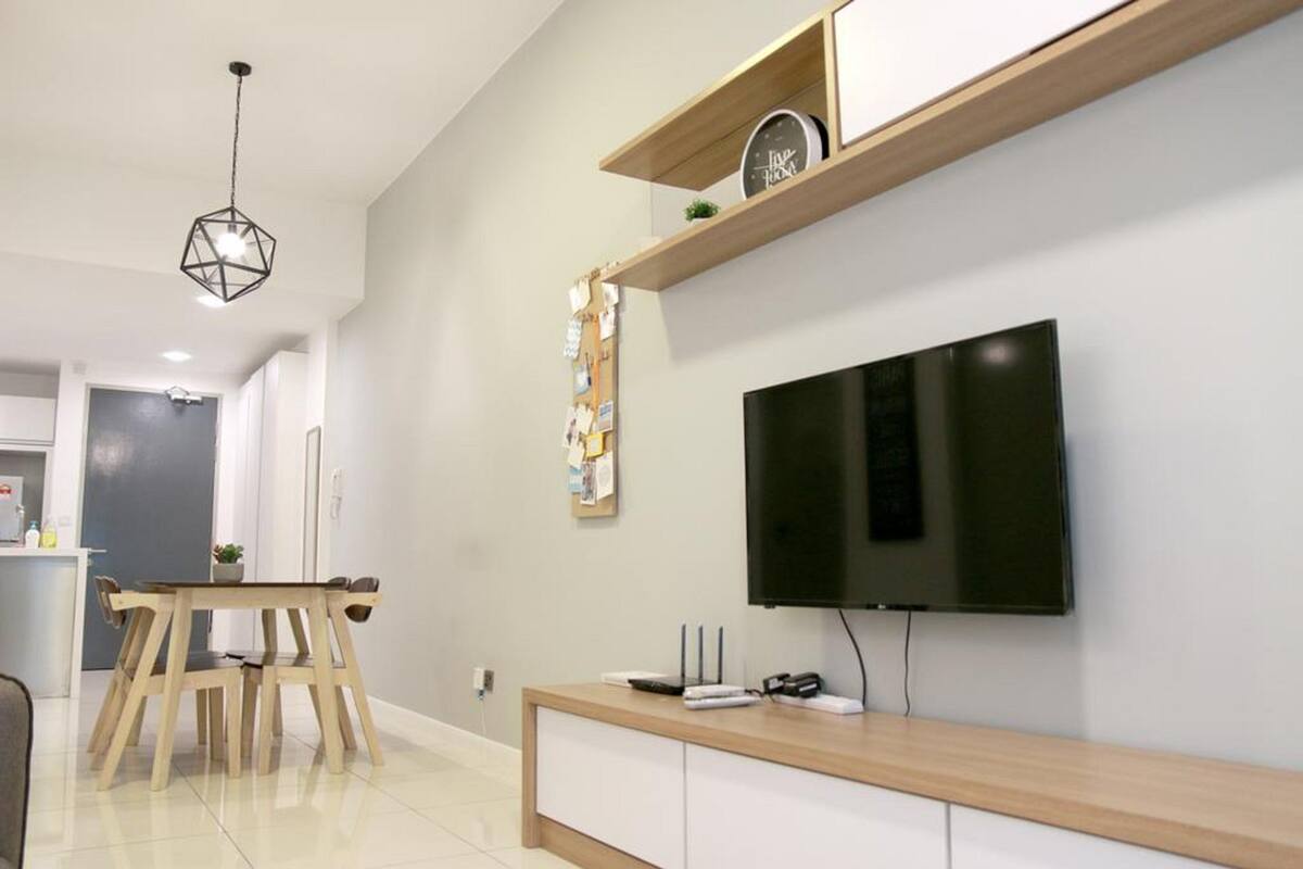 Apartamento, 2 habitaciones (#5) | Zona de estar | Una televisión LED