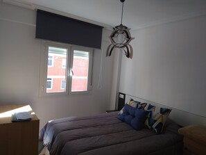 3 makuuhuonetta, työpöytä, silitysrauta/-lauta, Wi-Fi