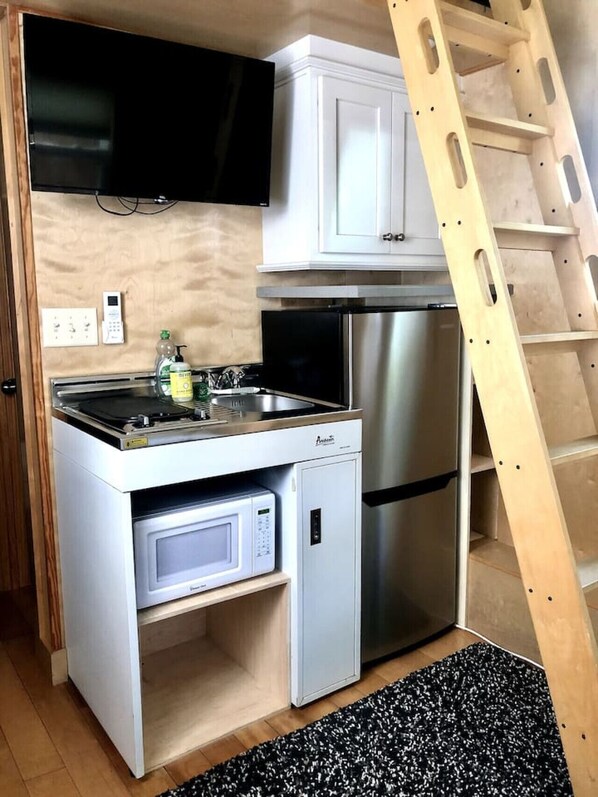 Microwave, stovetop, coffee/tea maker, cookware/dishes/utensils