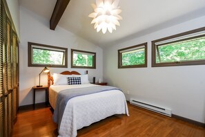 5 makuuhuonetta, silitysrauta/-lauta, ilmainen Wi-Fi, vuodevaatteet