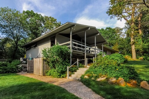 "Chat on the Rocks" ... Comodidad familiar y aislada